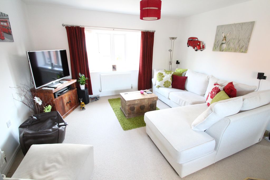 Property photo 2 of 7 Living Room