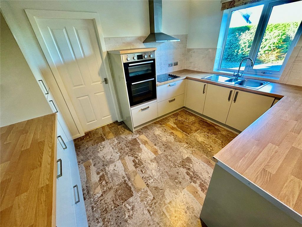 Property photo 2 of 24 Picture No. 38