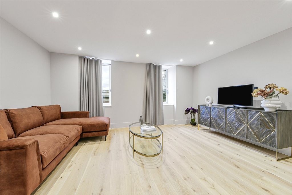 Property photo 1 of 10 Reception Room