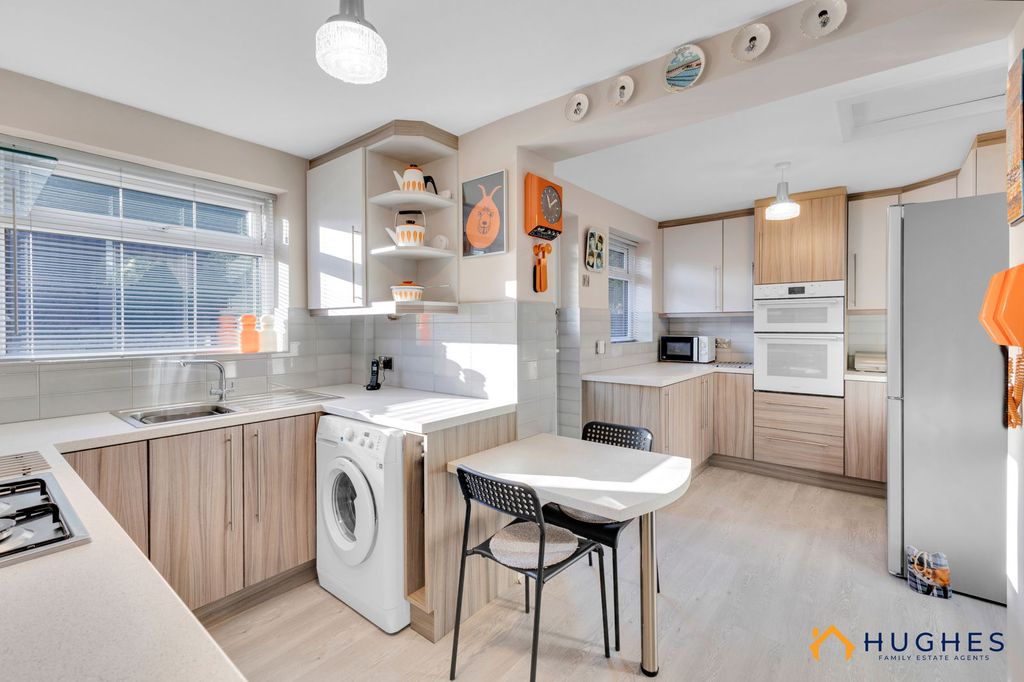 Property photo 2 of 27