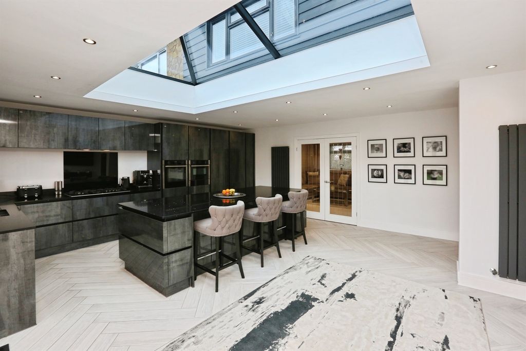 Property photo 2 of 21