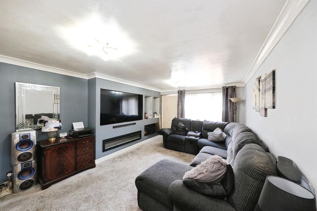 Property photo 3 of 14