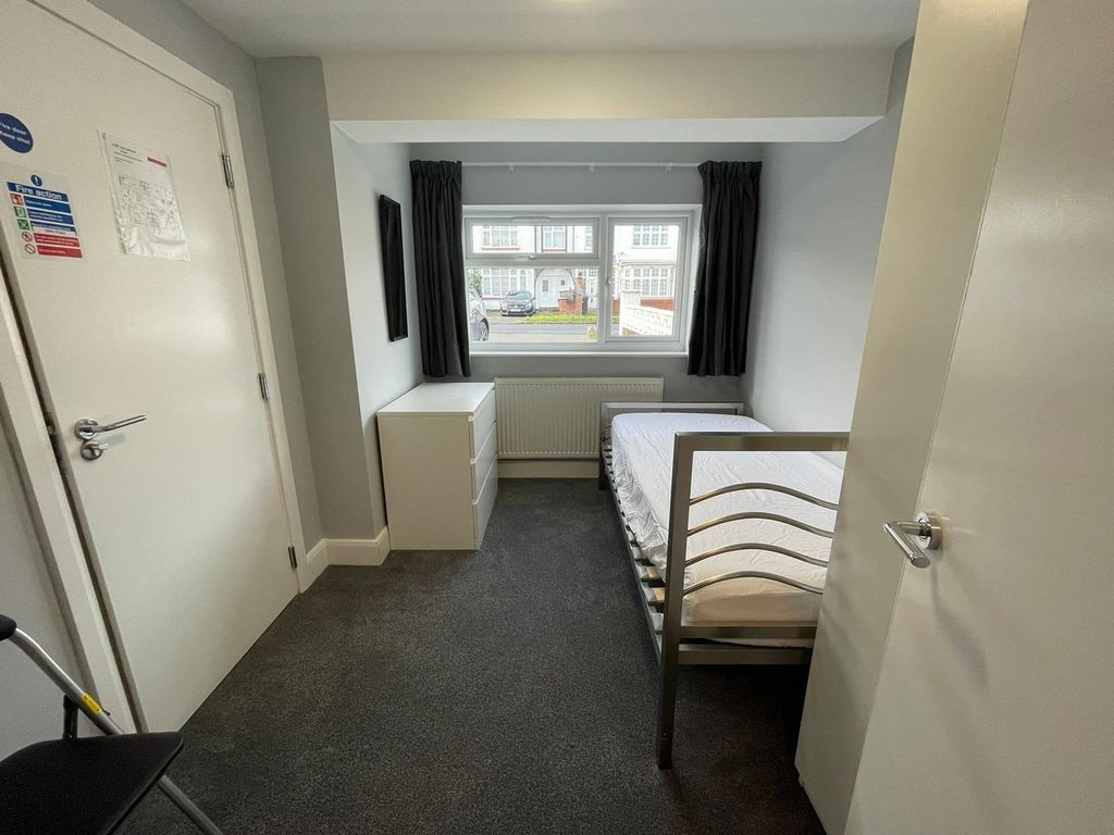 Property photo 1 of 3