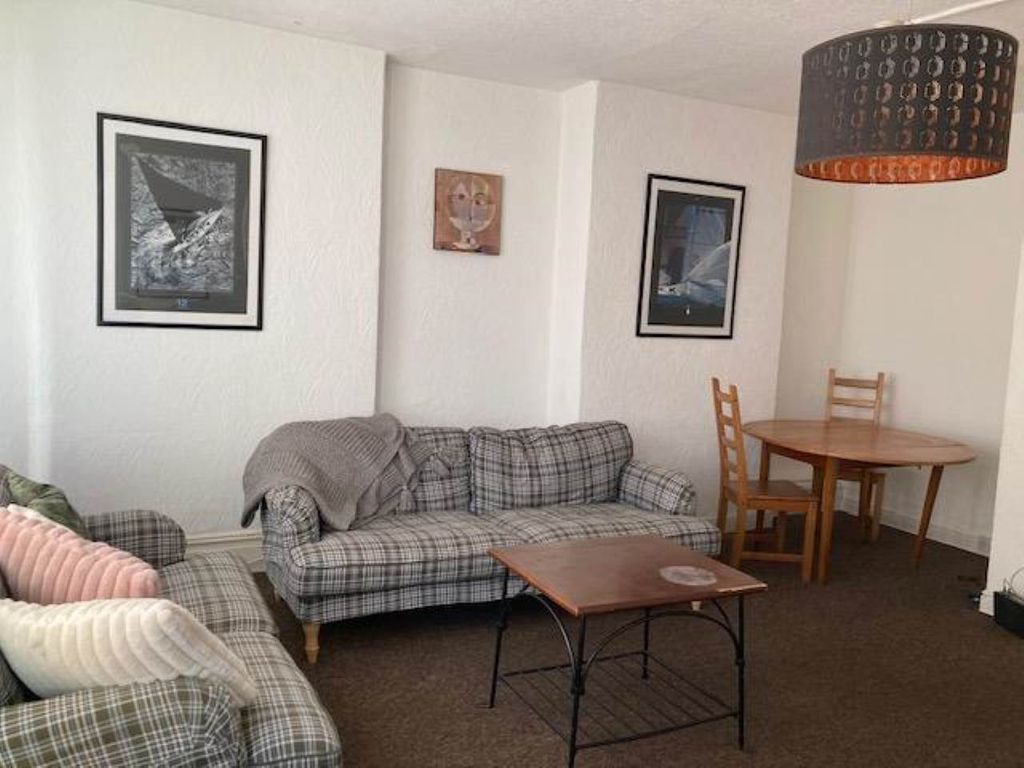 Property photo 2 of 8 Lounge