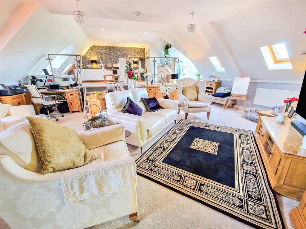 Property photo 2 of 26