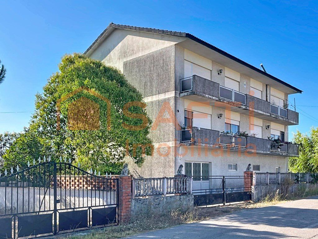 Property photo 1 of 47 Bi-Family House With 2 Autonomous Fractions, 3 Floors, Garage And Agricultural Land - Delongo, Paialvo, Tomar