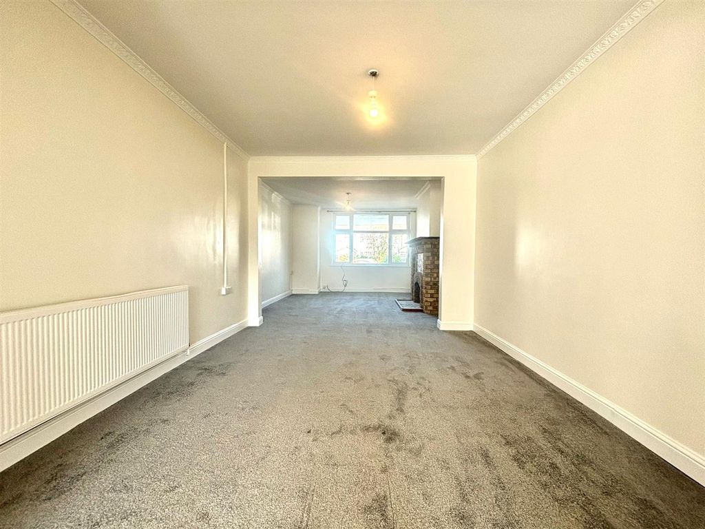 Property photo 2 of 11 Lounge.Jpeg