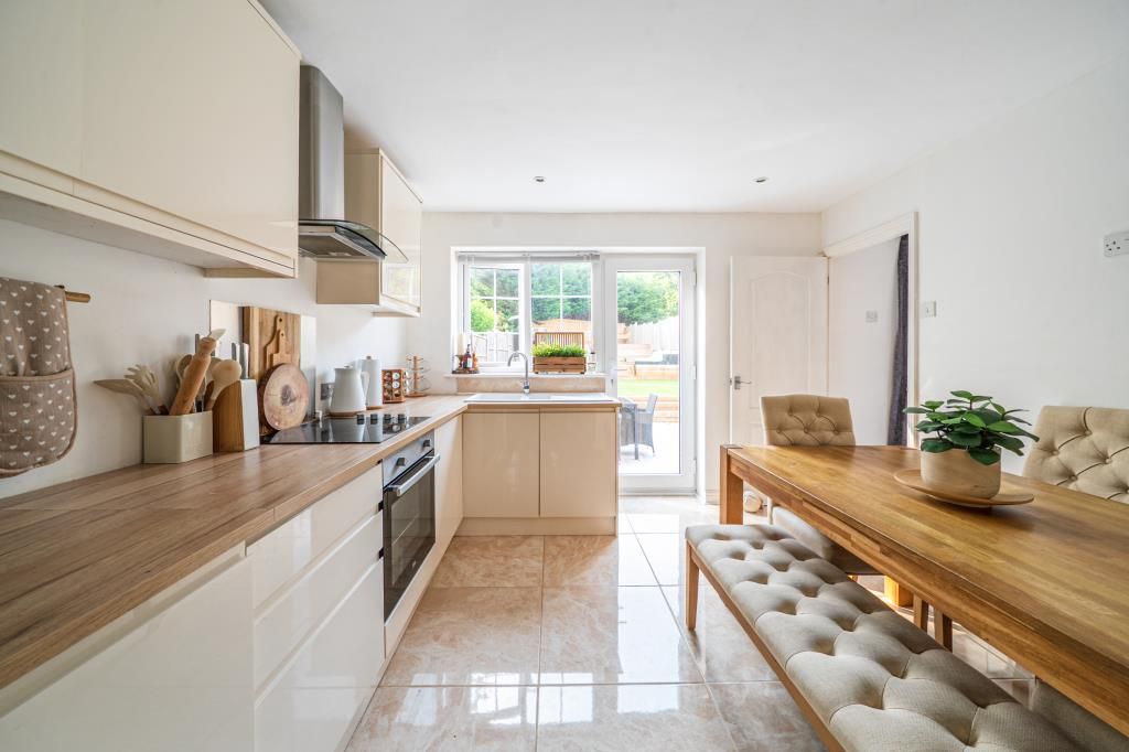 Property photo 2 of 24 Kitchen