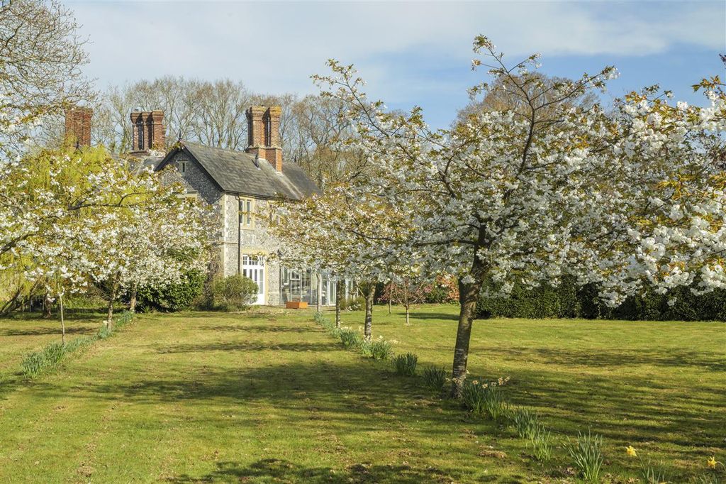 Property photo 3 of 33