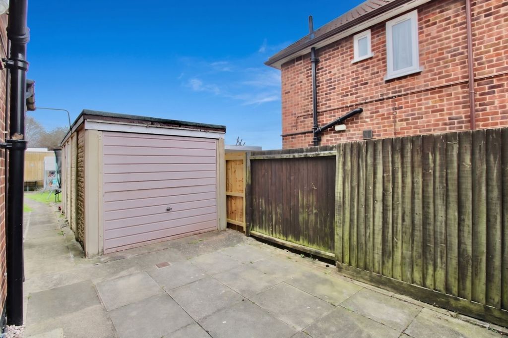 Property photo 2 of 14 Garage