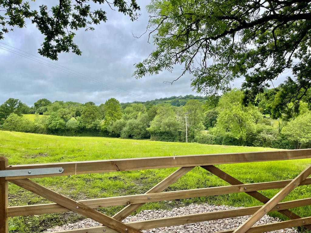 Property photo 2 of 32