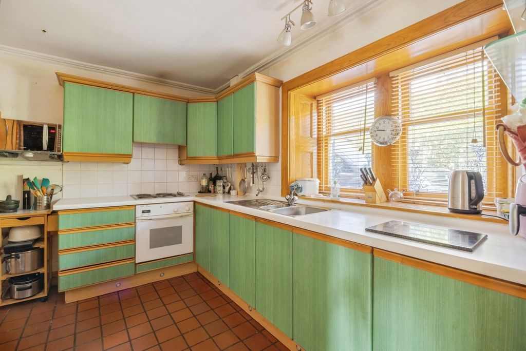 Property photo 2 of 20 Kitchen