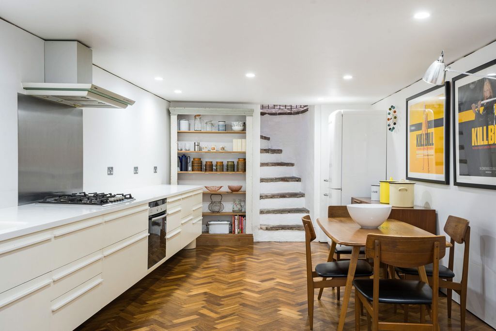 Property photo 3 of 25 Kitchen