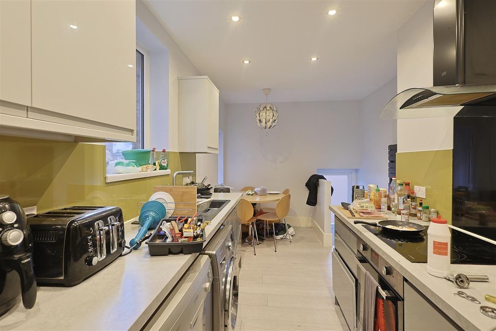 Property photo 2 of 12 557D0Ecc-481A-4065-B21D-9E260BA90F77_1_201_A.Jpeg