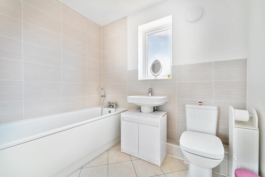 Property photo 3 of 23 Bathroom