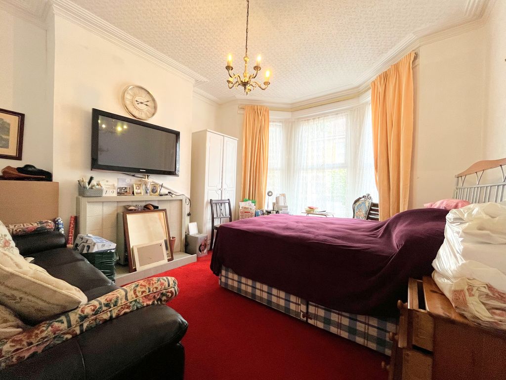 Property photo 2 of 8