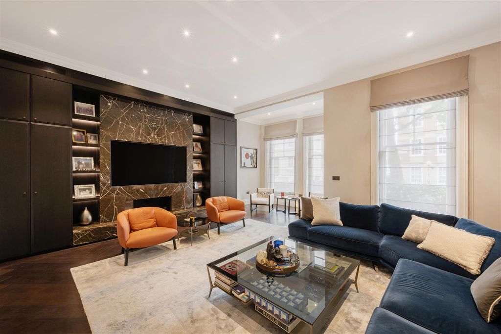 Property photo 1 of 21 Flat 3, 202 Old Brompton Road Hi-2.Jpg