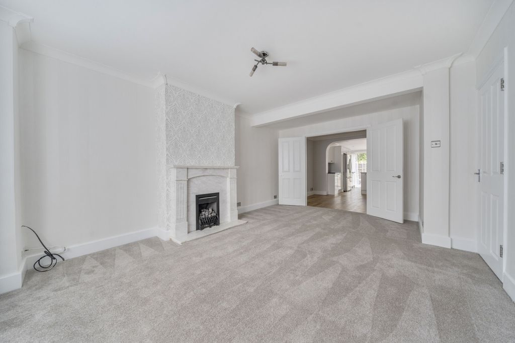 Property photo 2 of 19 1295533-36-682B2B...