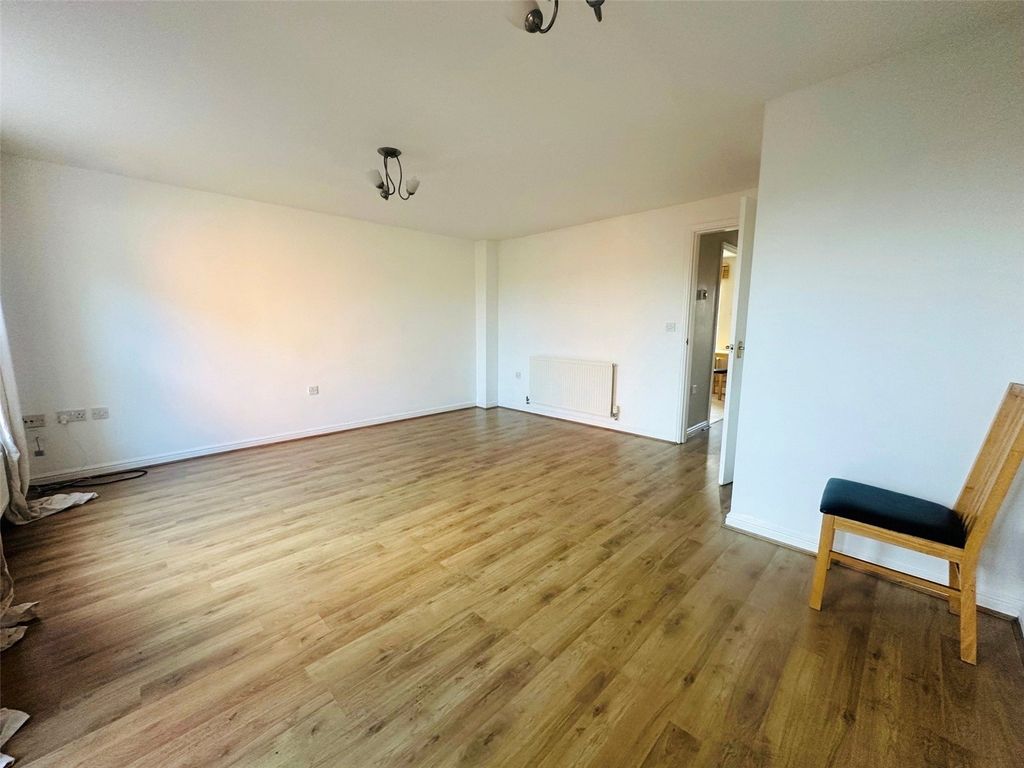 Property photo 2 of 12 Picture No. 17