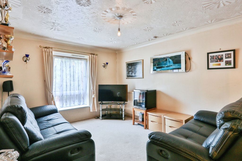 Property photo 2 of 17 Photo