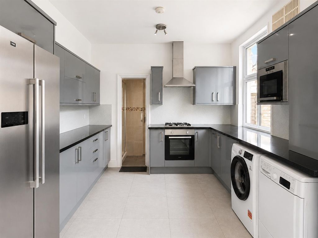 Property photo 3 of 12 Kitchen