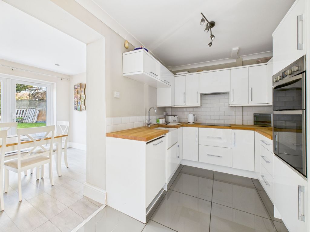 Property photo 2 of 16 2. Cam04922G0-Pr0094-Still019