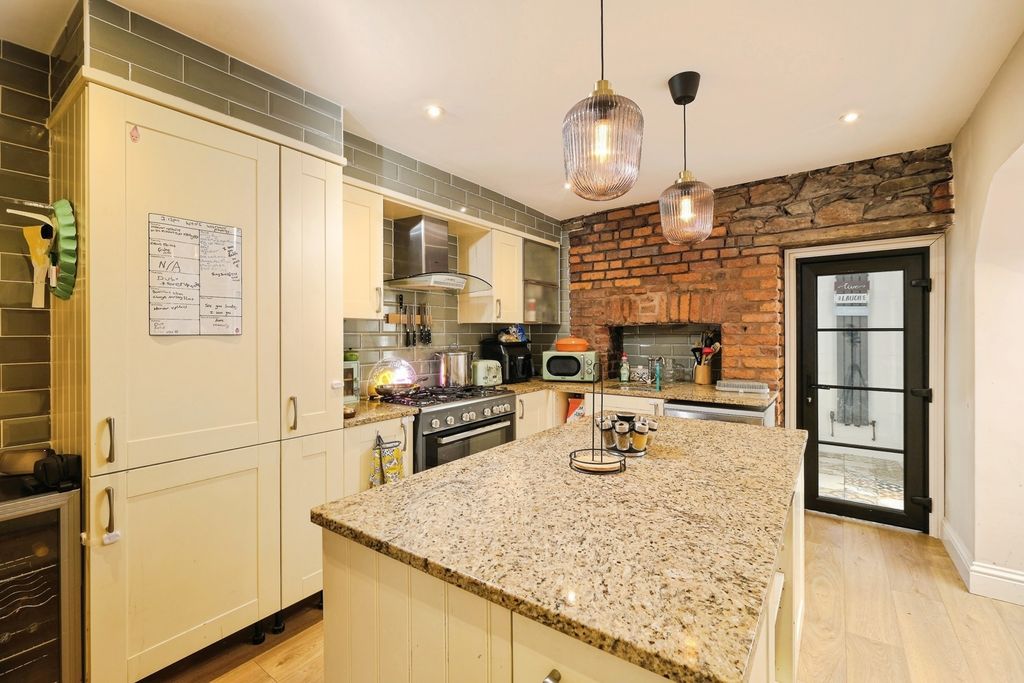 Property photo 3 of 19 Pbox-Img.Jpg