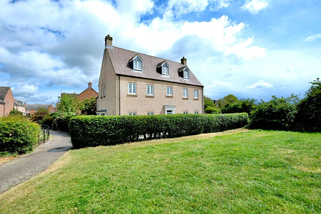 Property photo 1 of 32