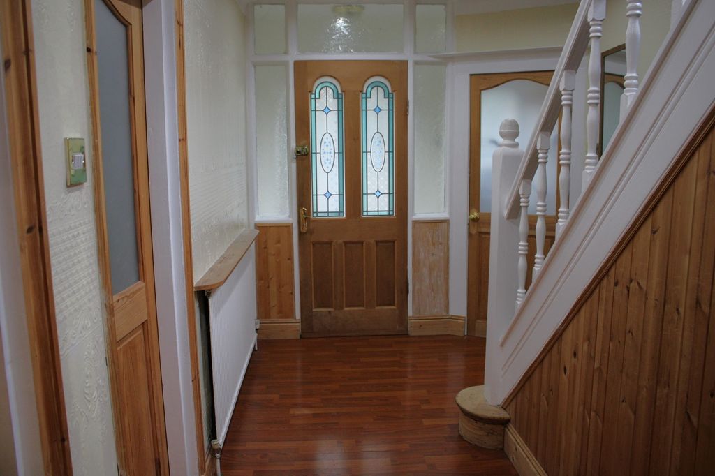 Property photo 2 of 12 Hall