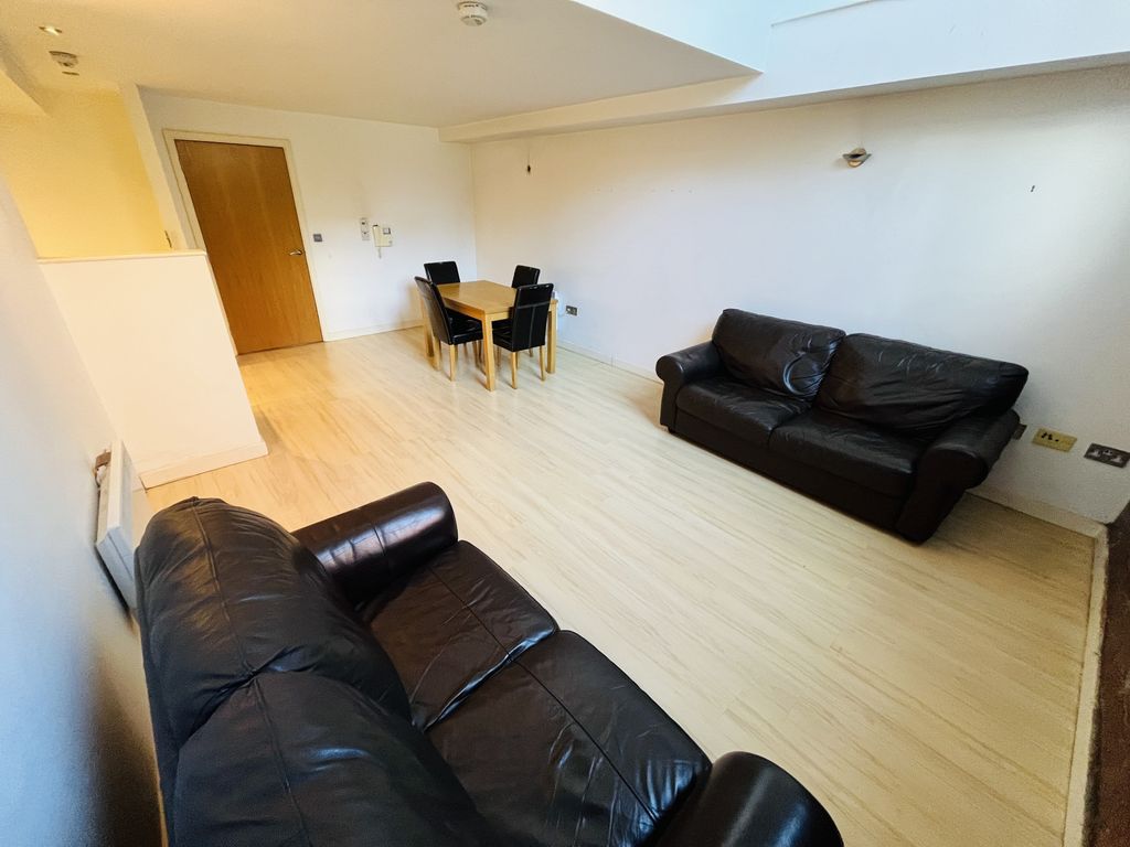 Property photo 2 of 25