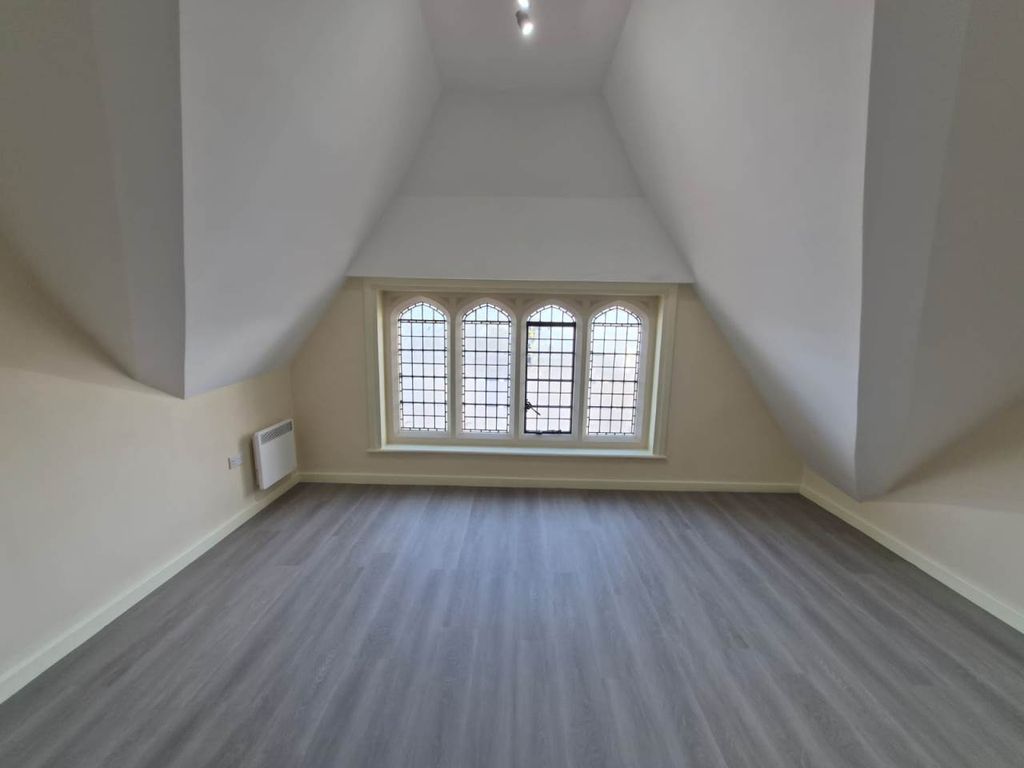 Property photo 2 of 9 Flat 7 (8)