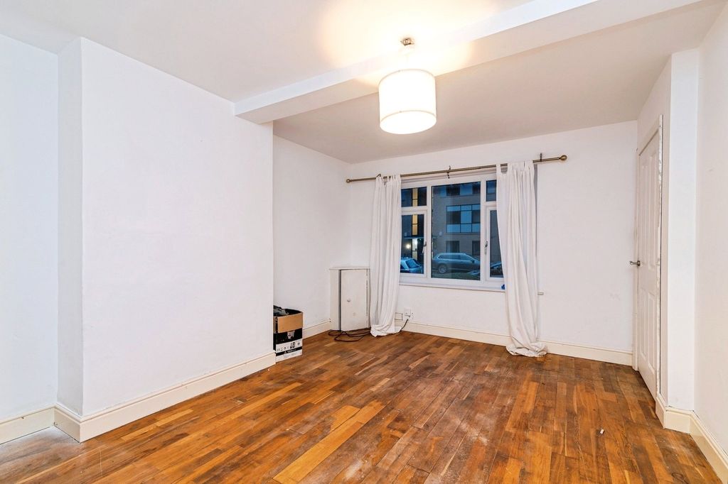 Property photo 3 of 15 Pbox-Img.Jpg