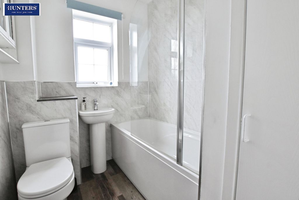 Property photo 2 of 12 Bathroom