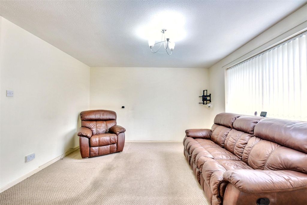 Property photo 2 of 15 Lounge