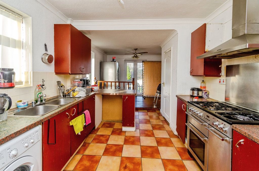 Property photo 2 of 17