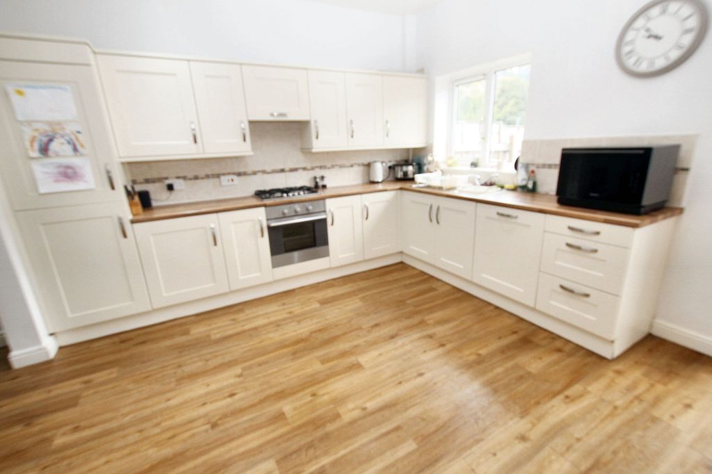 Property photo 3 of 27
