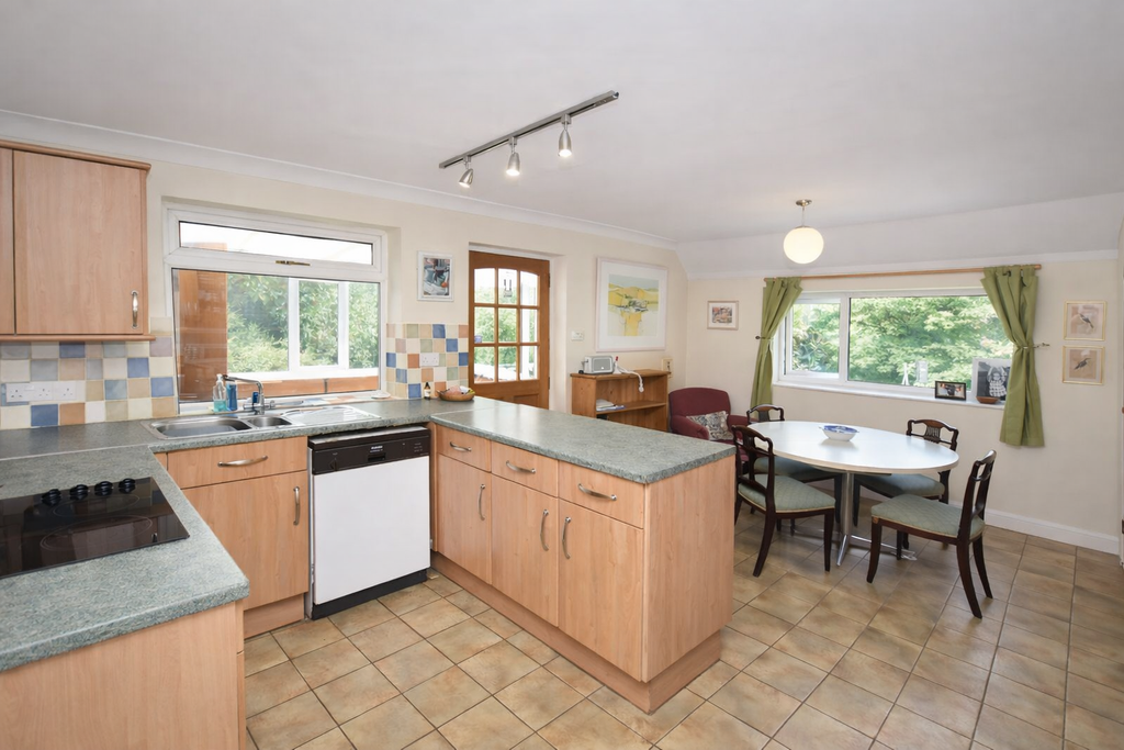 Property photo 3 of 19 Kitchen/Diner