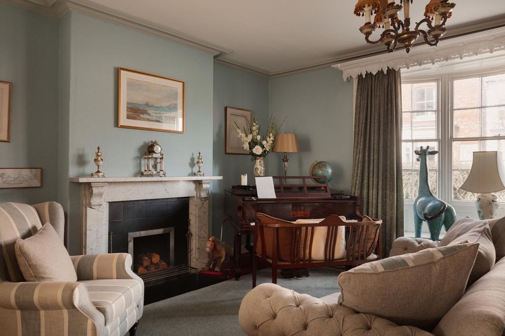 Property photo 2 of 31