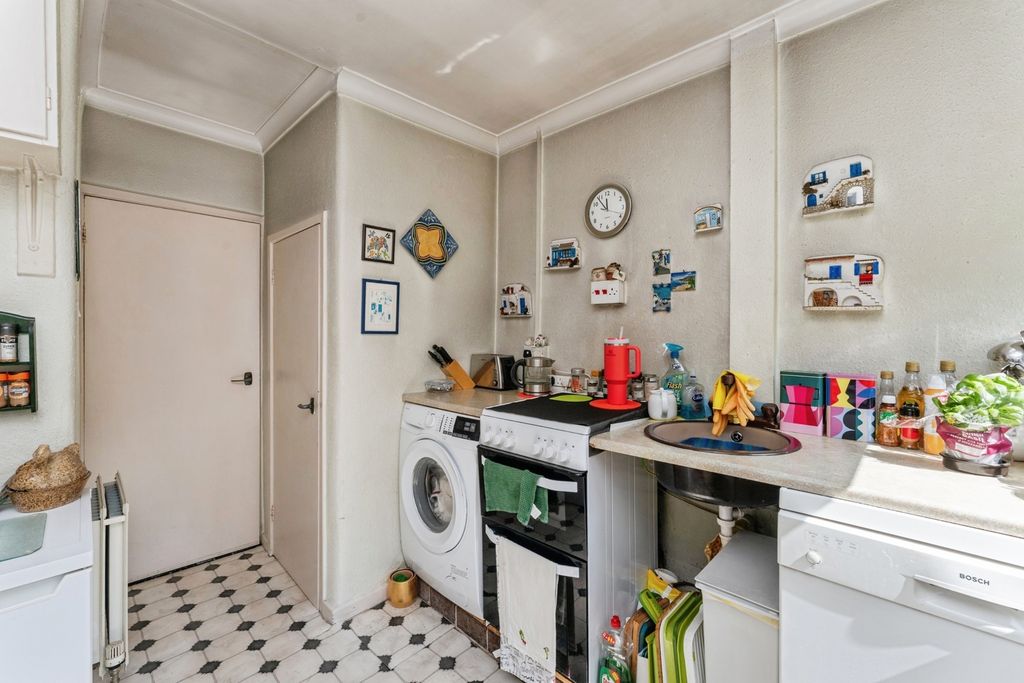 Property photo 2 of 17 Photo