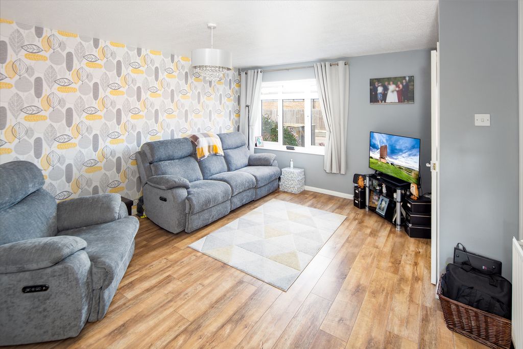 Property photo 3 of 20 Living Room