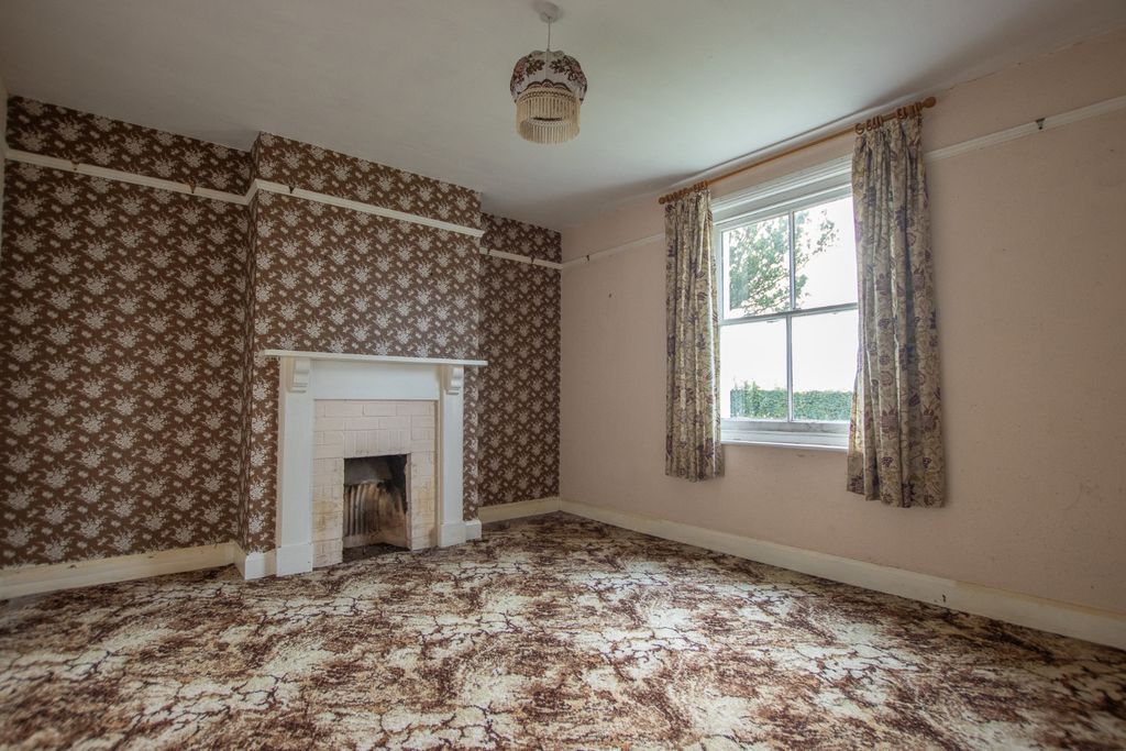 Property photo 3 of 24 5571813