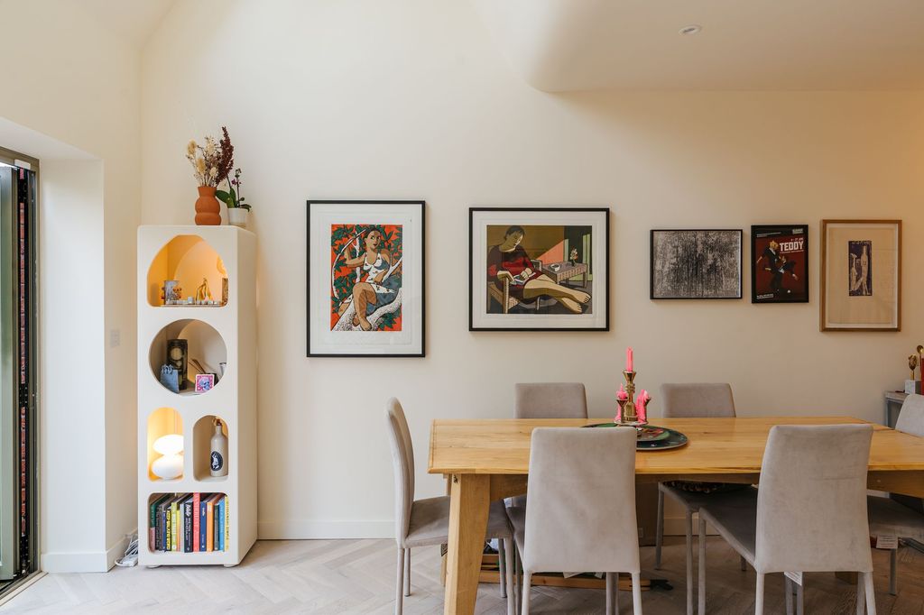 Property photo 3 of 33 Dining Area