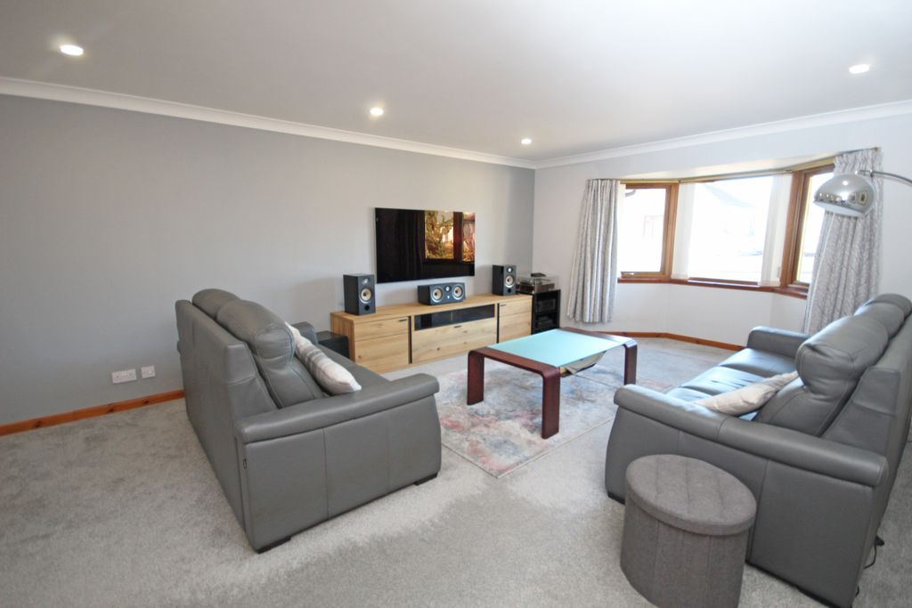 Property photo 3 of 28