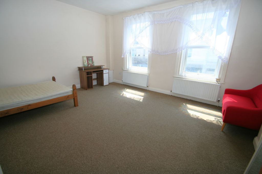 Property photo 3 of 6 Photo 2