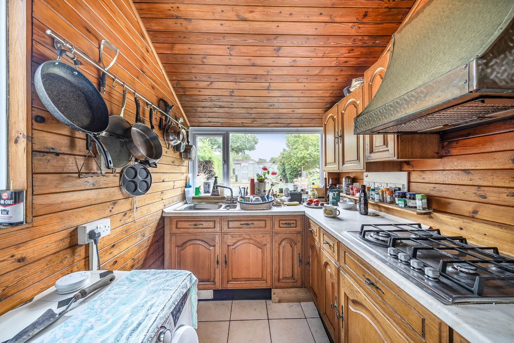 Property photo 2 of 21 1327104-8-68Af168...