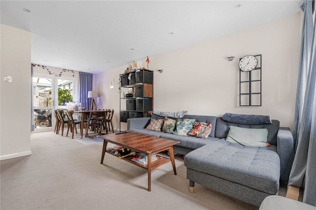 Property photo 2 of 10 Sitting Room