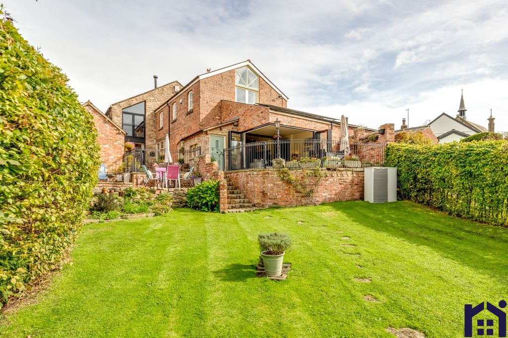 Property photo 1 of 67 Garden