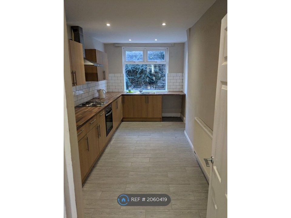 Property photo 2 of 11 Kitchen