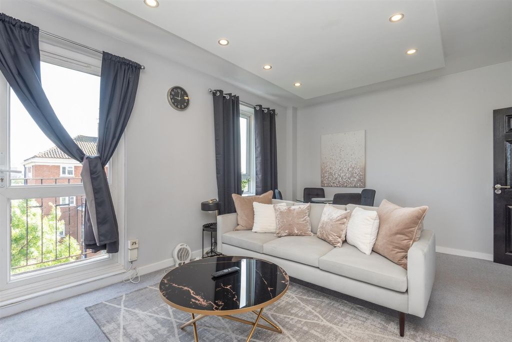 Property photo 3 of 17 11-Flat33-Crowndalecourt.Jpg