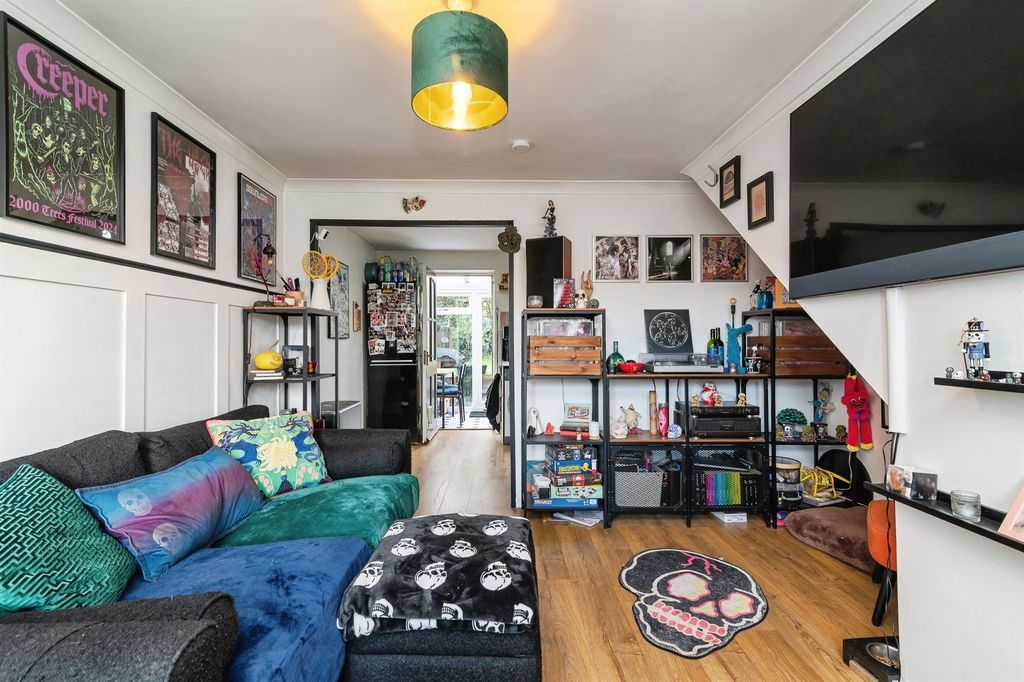 Property photo 2 of 17